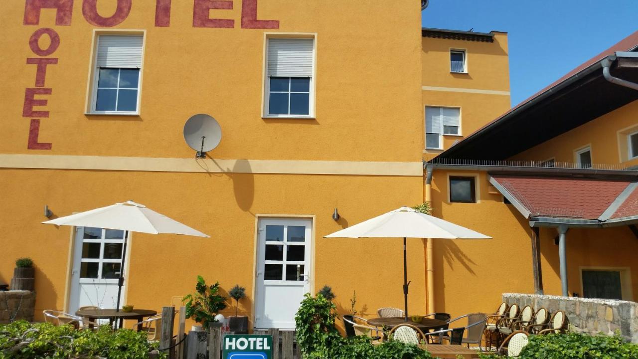 Hotel-Pension Gruene Linde Delitzsch Extérieur photo