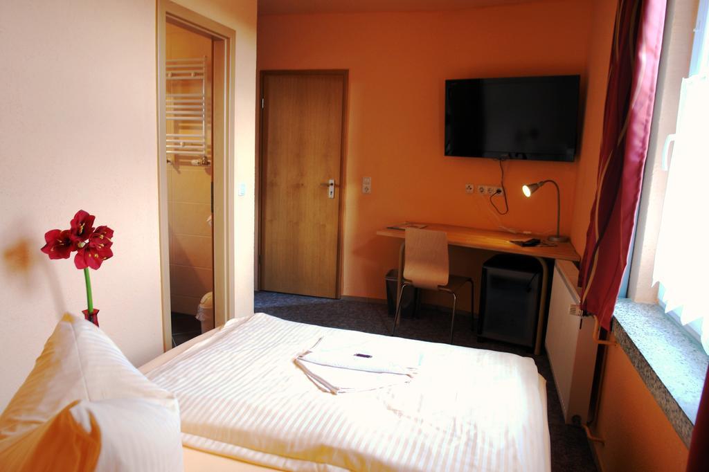 Hotel-Pension Gruene Linde Delitzsch Chambre photo